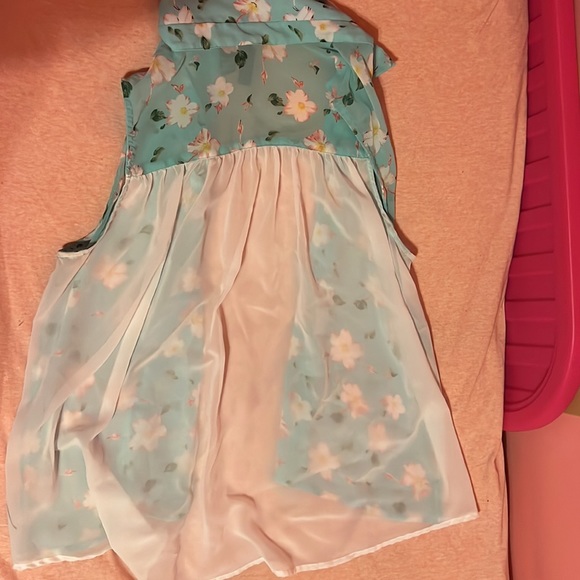 Women’s blouse basically brand new - Picture 3 of 3